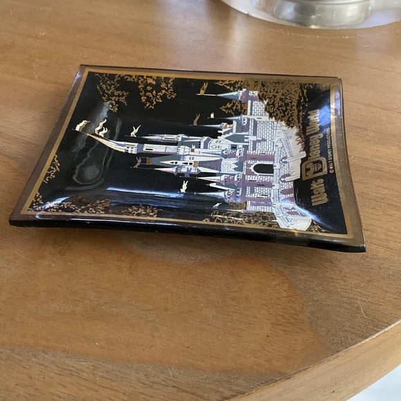 Vintage 1970s Walt Disney World Cinderella's Castle Souvenir Trinket Dish - Picture 3 of 7